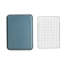 Brilliant™ Quarter Sheet with Oven-Safe Nonstick Grid
