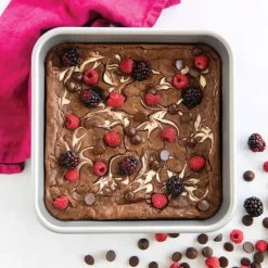 Brilliant™ 9" Square Cake Pan with Lid