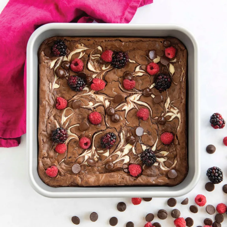 Brilliant™ 9" Square Cake Pan with Lid