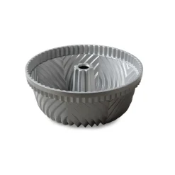 Cast Bavaria Bundt® with Cake Keeper