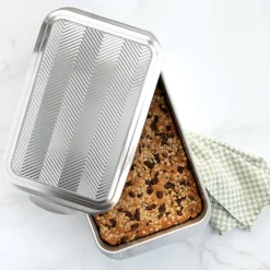 Classic 9 x 13 Pan with Embossed Prism Lid