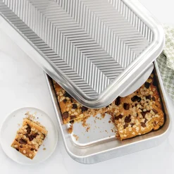 Classic 9 x 13 Pan with Embossed Prism Lid