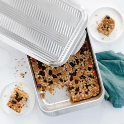 Classic 9 x 13 Pan with Embossed Prism Lid