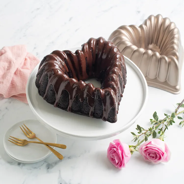 10 Cup Elegant Heart Bundt® Pan