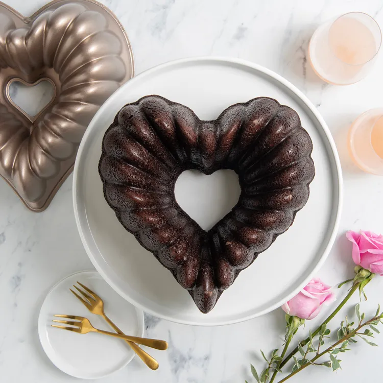 10 Cup Elegant Heart Bundt® Pan