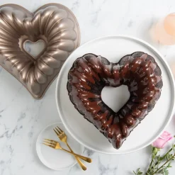 10 Cup Elegant Heart Bundt® Pan