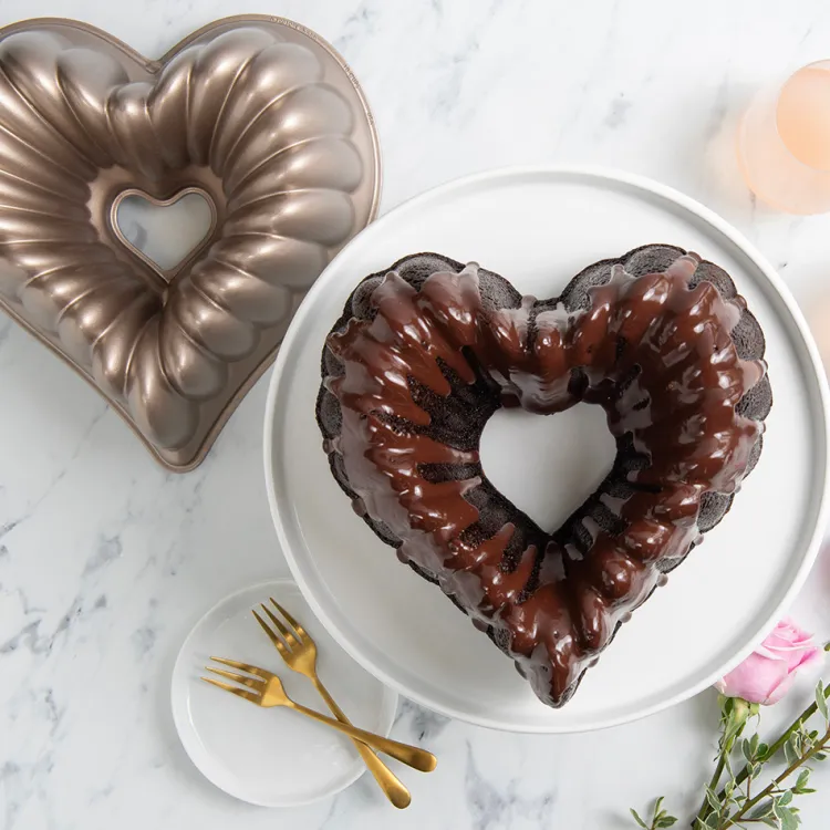 10 Cup Elegant Heart Bundt® Pan