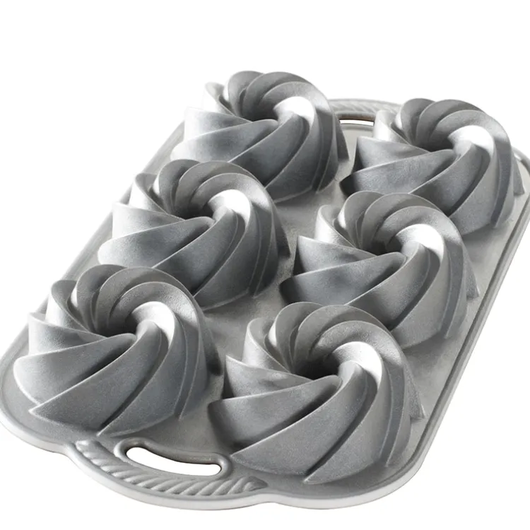 4 Cup Heritage Mini Bundtlette® Pan
