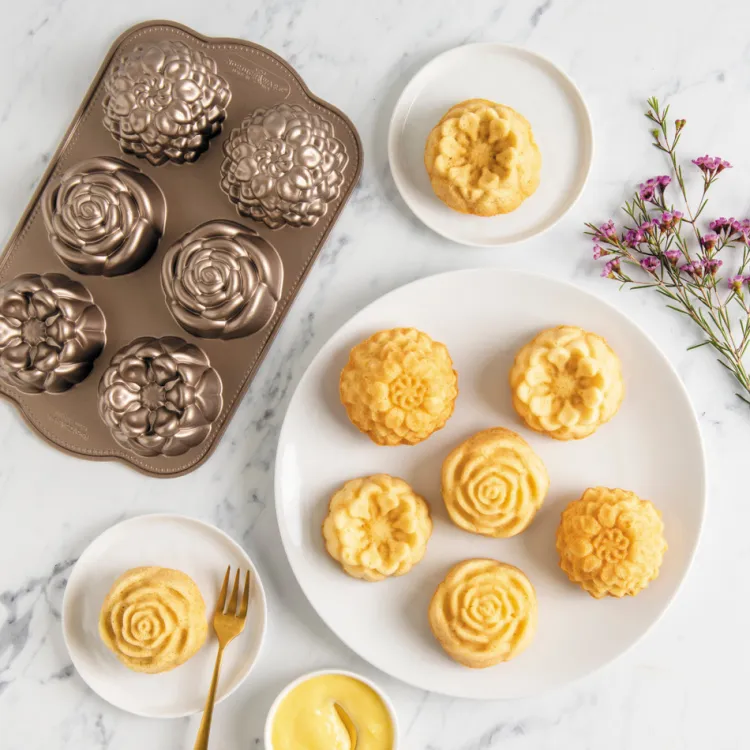 Floral Cakelet Pan
