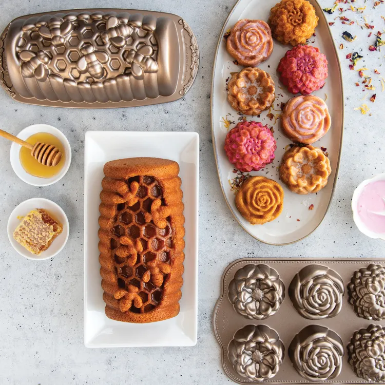 Floral Cakelet Pan