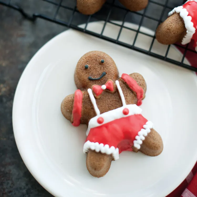Gingerbread Kids Cakelet Pan