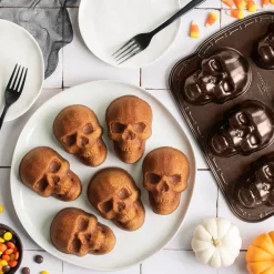 Haunted Skull Cakelet Pan