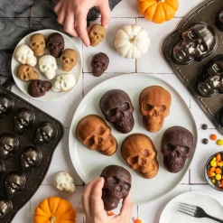 Haunted Skull Cakelet Pan