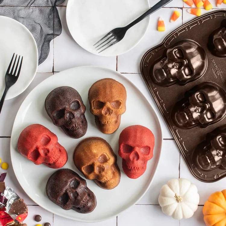 Haunted Skull Cakelet Pan