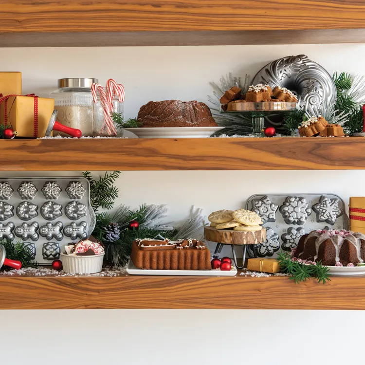 Holiday Teacakes Cakelet Pan