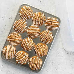 Naturals® 12 Cavity Muffin Pan with High-Domed Lid