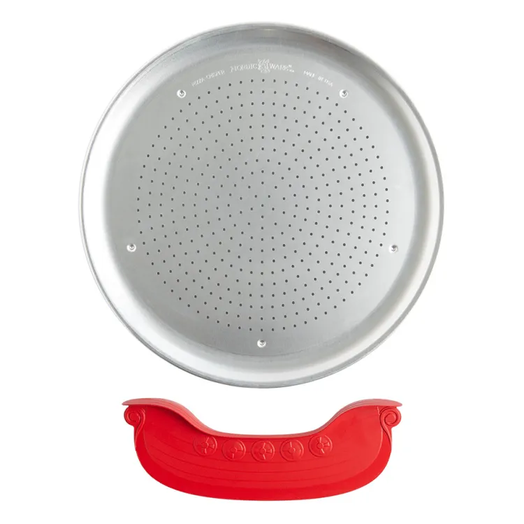 Naturals® 16" Pizza Crisper with Pizza Cutter