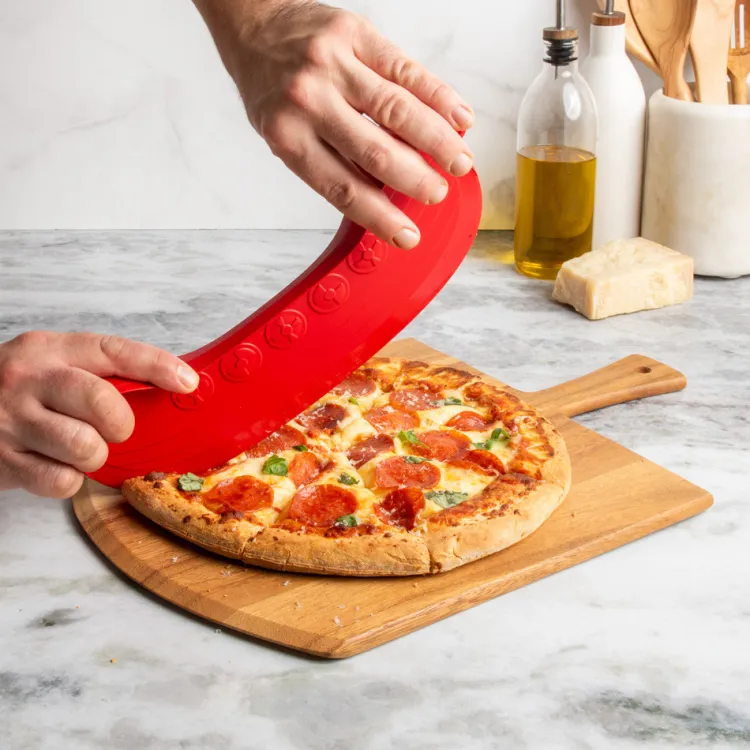 Naturals® 16" Pizza Crisper with Pizza Cutter