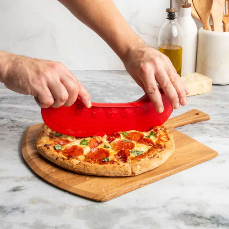 Naturals® 16" Pizza Crisper with Pizza Cutter