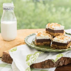Naturals® 9" Square Cake Pan with Lid