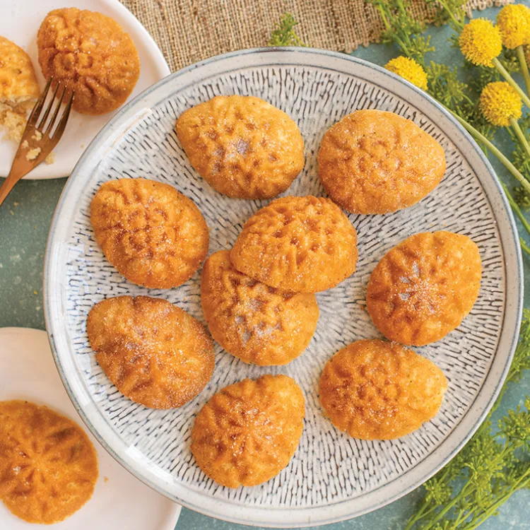 Ornamental Egg Cakelet Pan