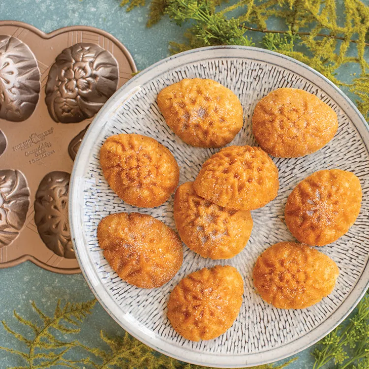 Ornamental Egg Cakelet Pan