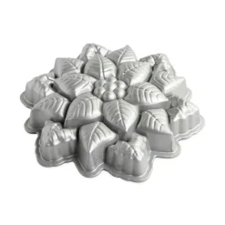 Poinsettia Pull-Apart Pan