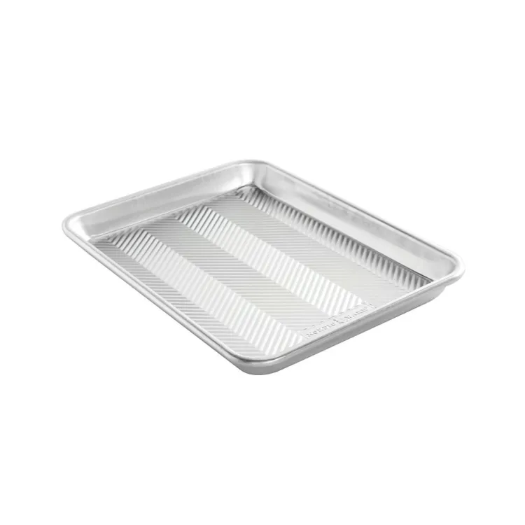 Prism Quarter Sheet Pan with Lid