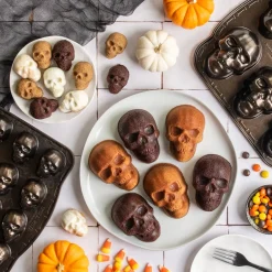 Skull Bites Cakelet Pan