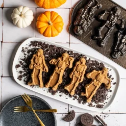 Spooky Skeleton Cakelet Pan