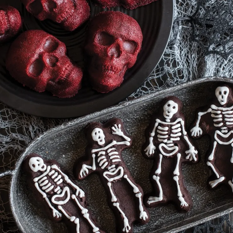 Spooky Skeleton Cakelet Pan