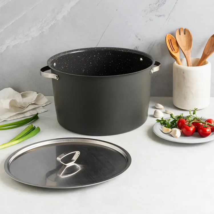 Verde™ 16 Qt Stock Pot with Lid