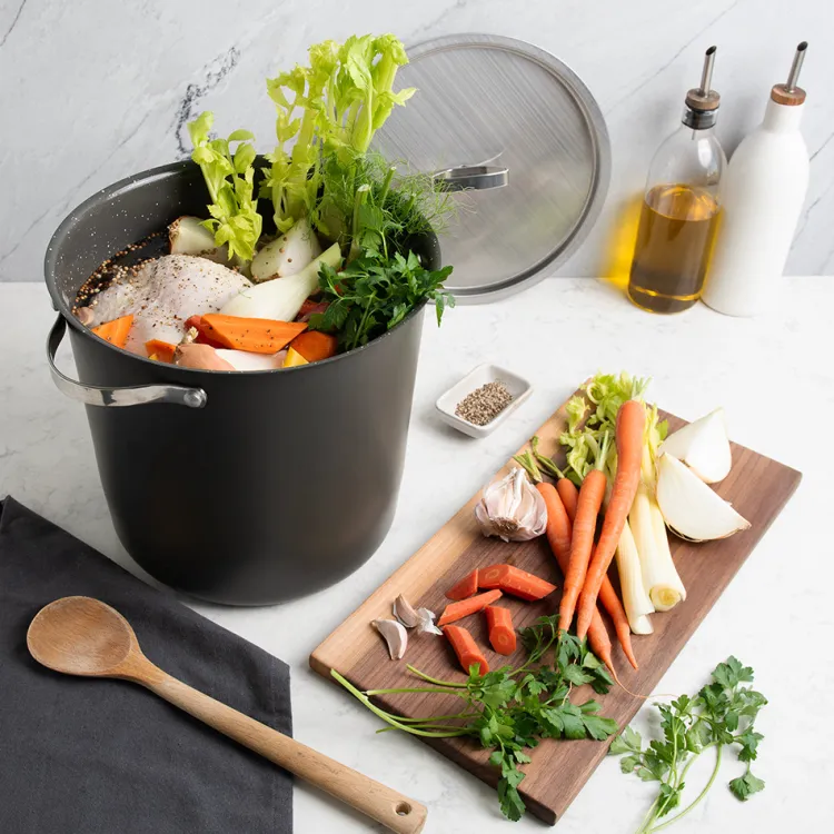 Verde™ 12 Qt Stock Pot with Lid