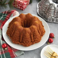Very Merry Bundt® Pan
